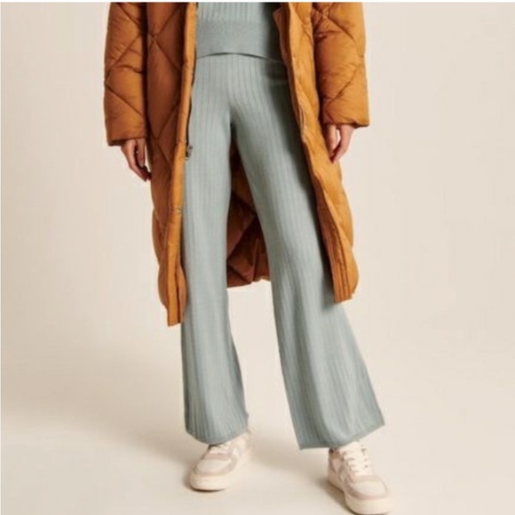 Abercrombie & Fitch 90s Straight Leg Sweater Pants - Picture 1 of 3